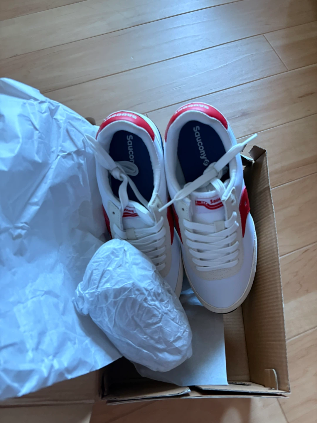 Saucony White and Red Sneakers - photo 2