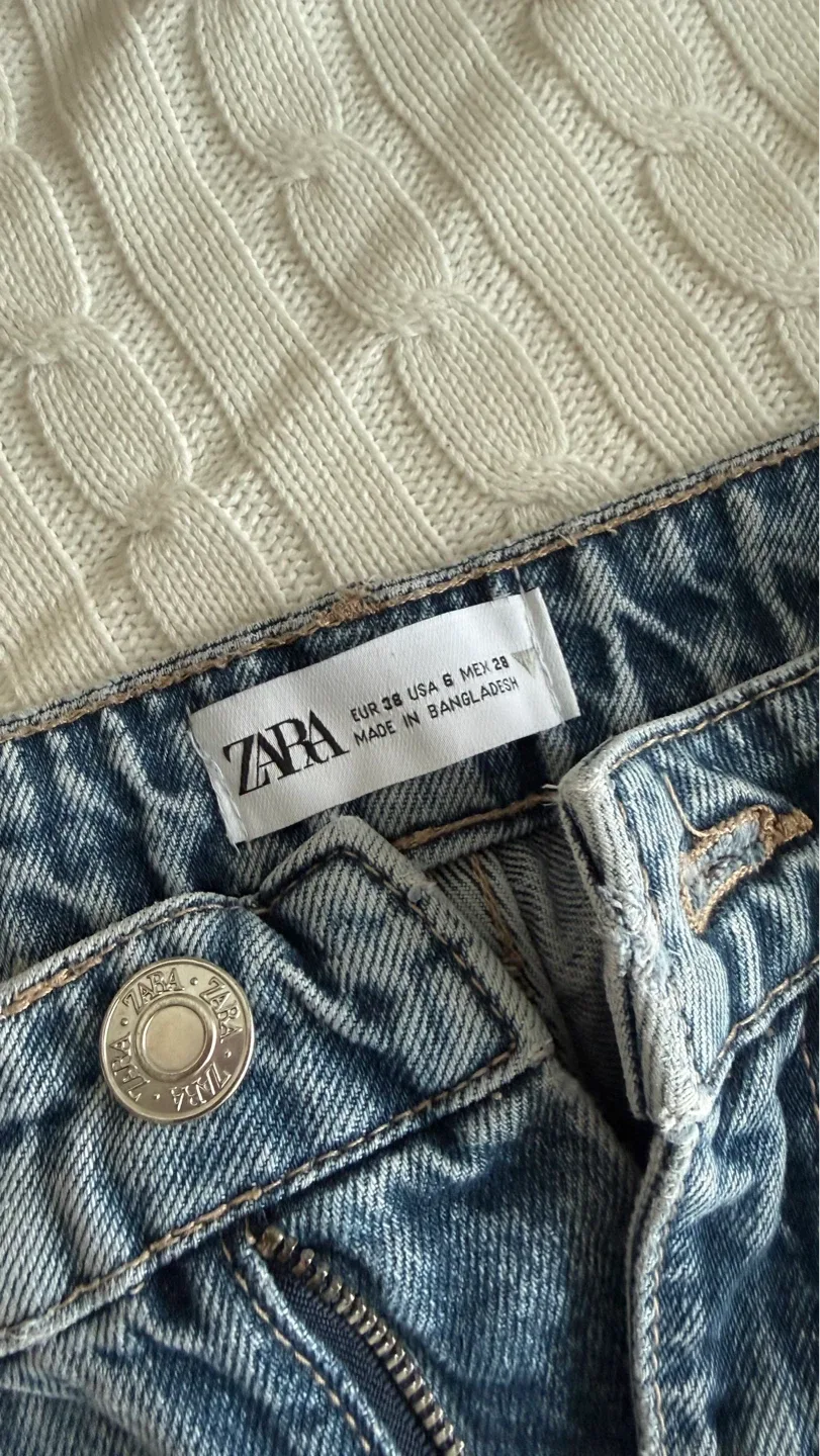 Zara Light Wash Denim Jeans - photo 3