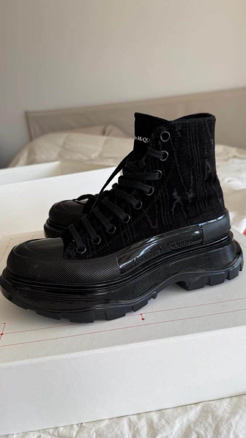 Alexander Mcqueen tread slick boots velour IT 38 - photo 4