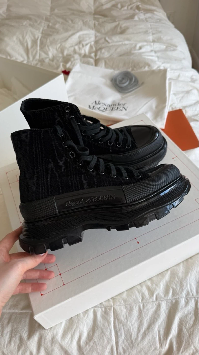 Alexander Mcqueen tread slick boots velour IT 38