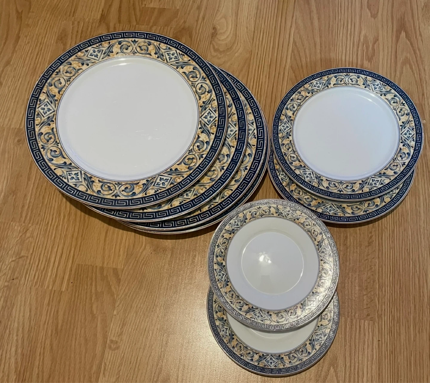 Dinnerware Plate Set