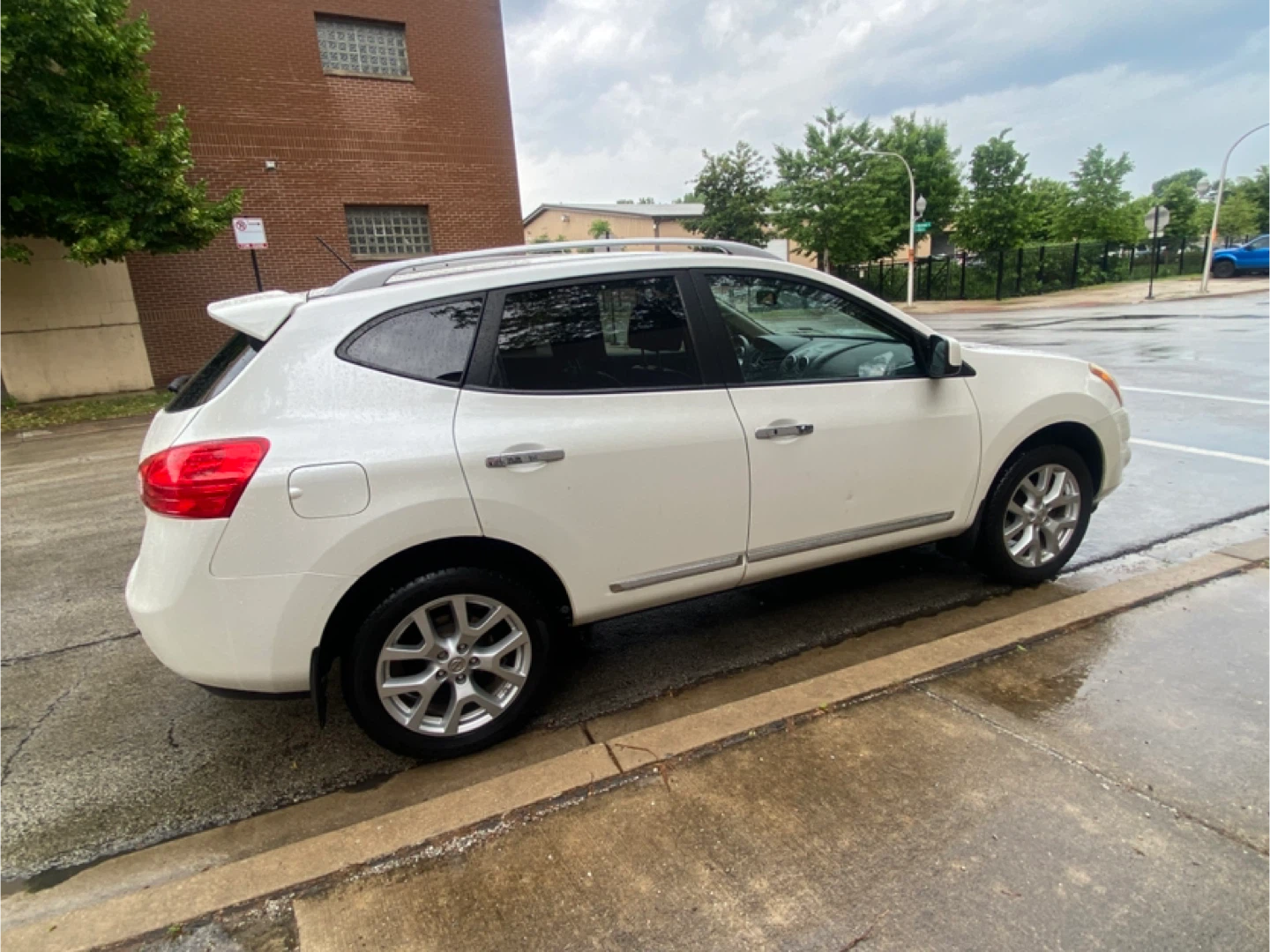 2011 NISSAN ROGUE SL $5000 - photo 5