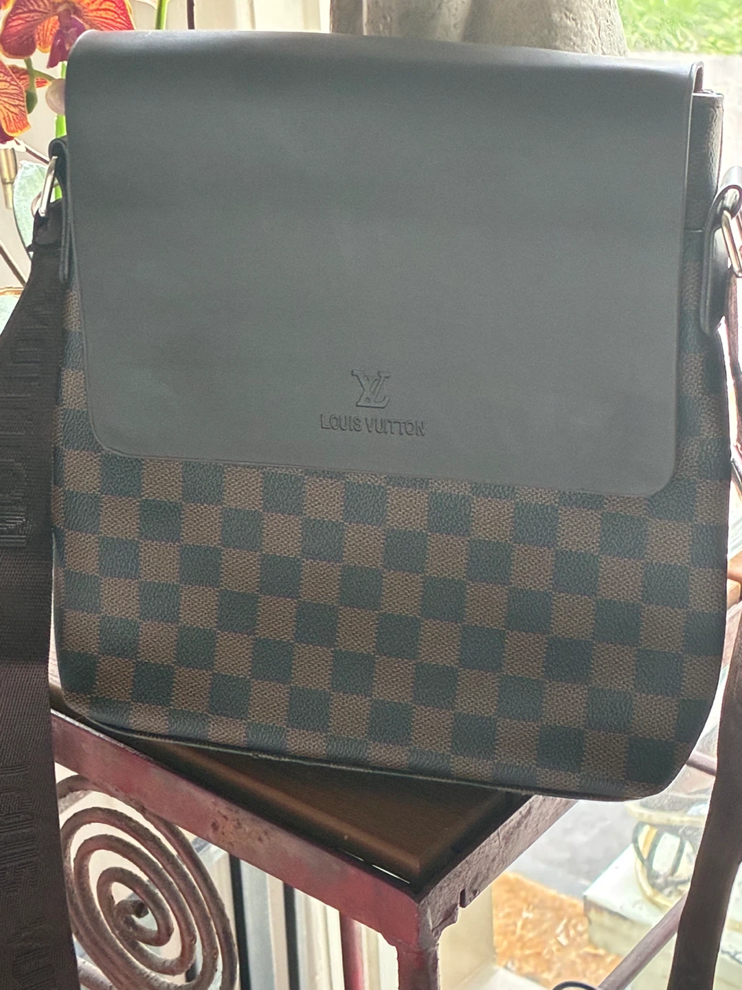 Louis Vuitton Damier Ebene Messenger Bag - photo 2