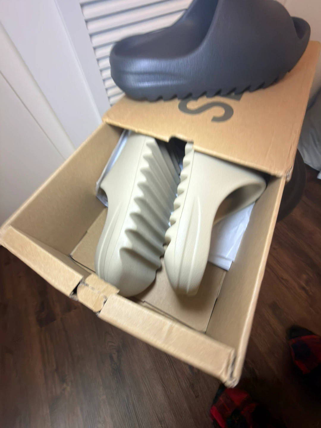 Adidas Yeezy Slides - photo 5