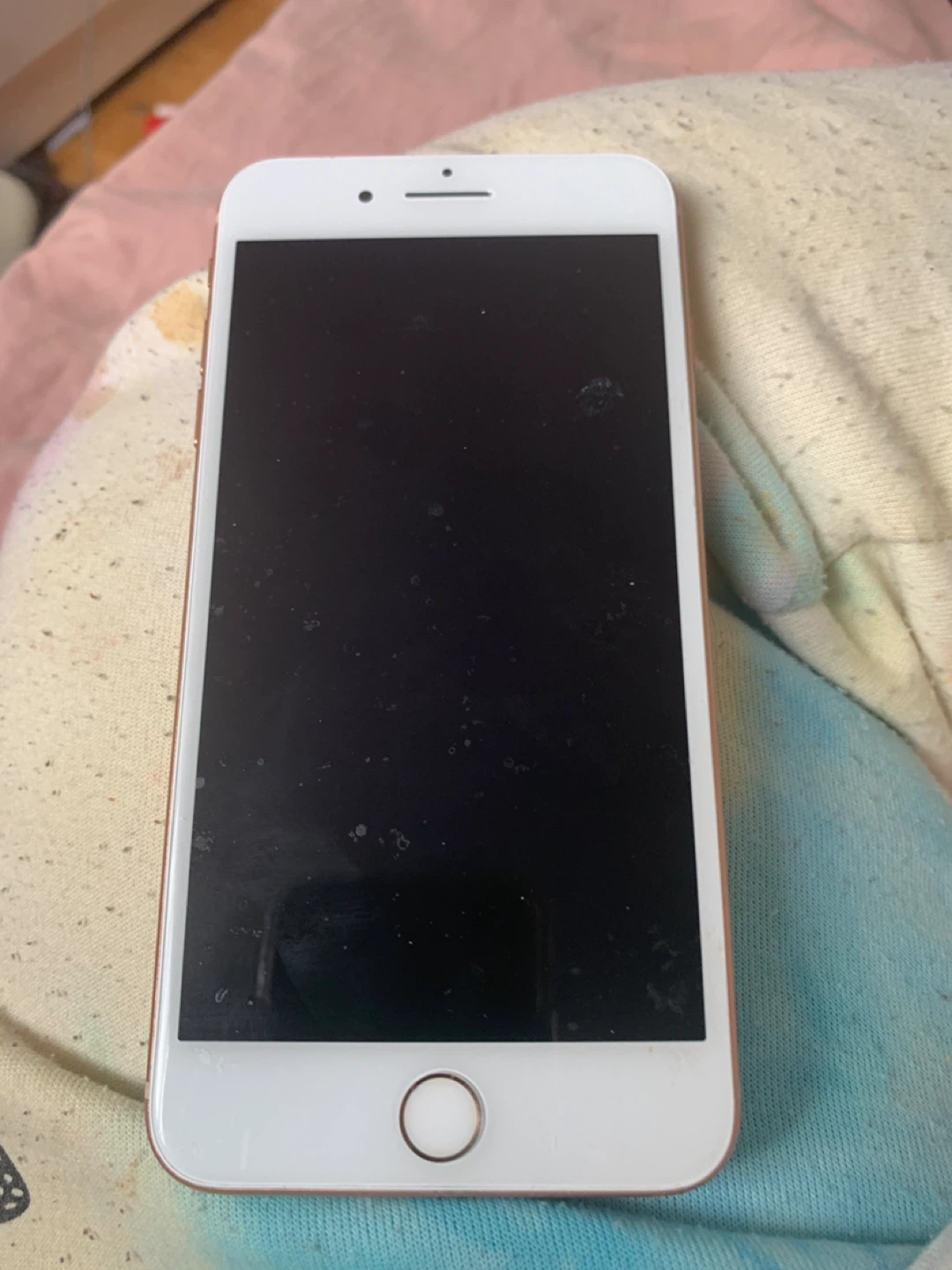 Apple iPhone 8 Plus - Rose Gold (Cracked Back)