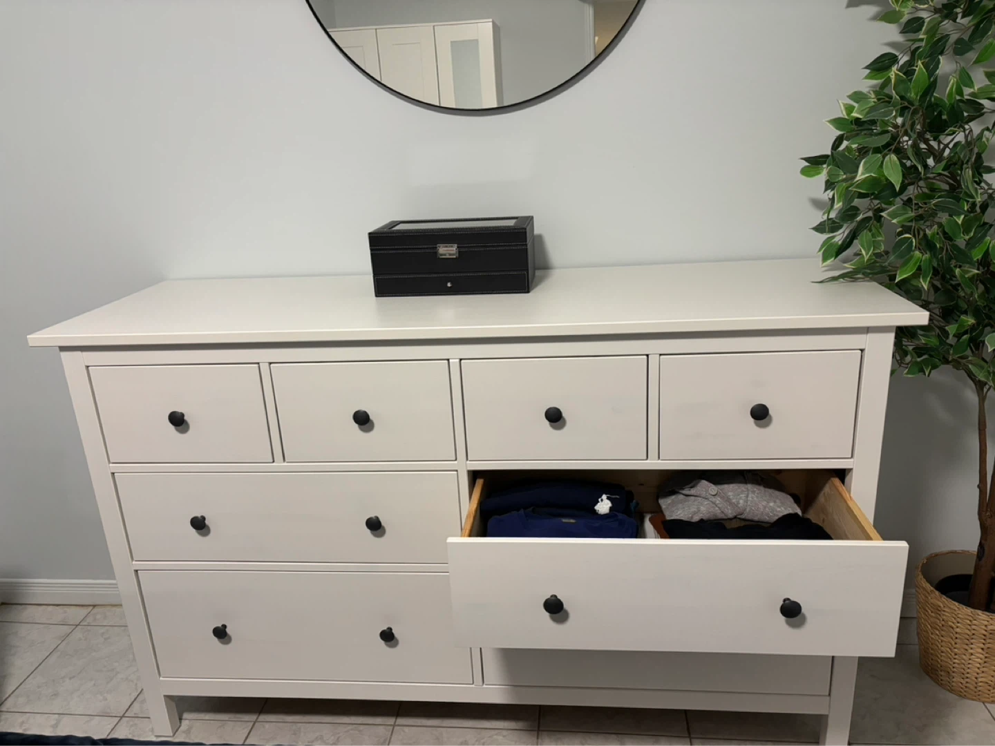White 9-Drawer Dresser - photo 2