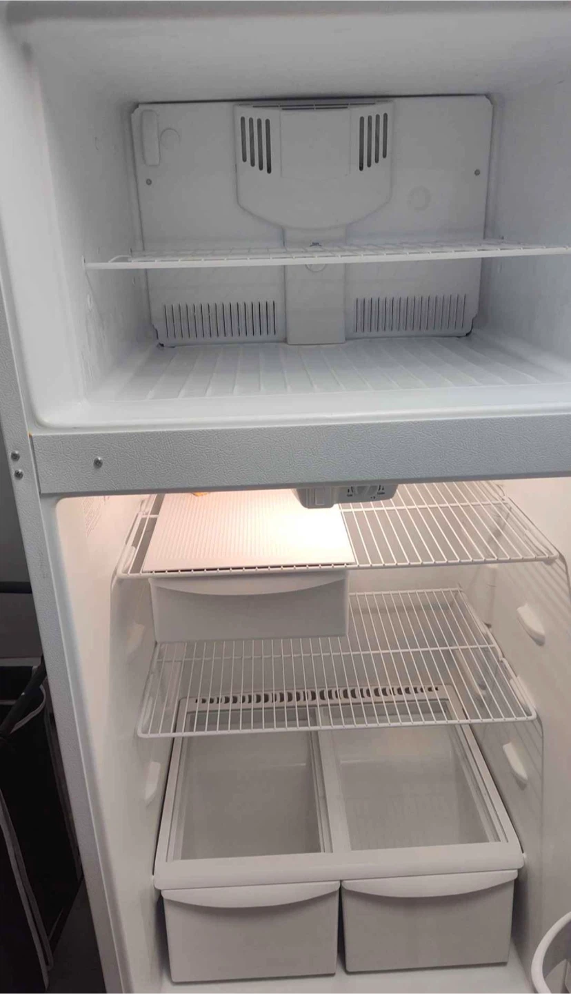 Frigidaire white top freezer refrigerator - photo 4
