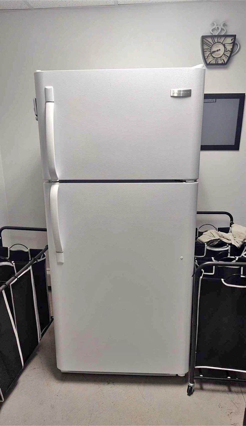 Frigidaire white top freezer refrigerator