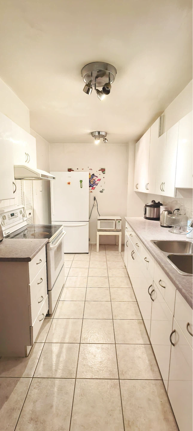 Finch / Don Mills Cindo for Rent $1400 - photo 3