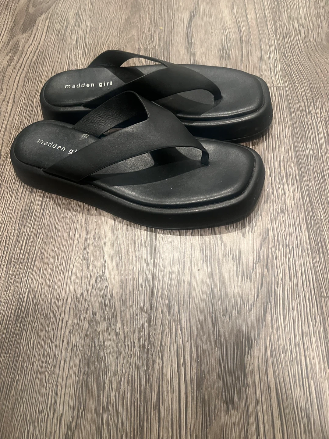 Madden Girl Black Thong Sandals - photo 3