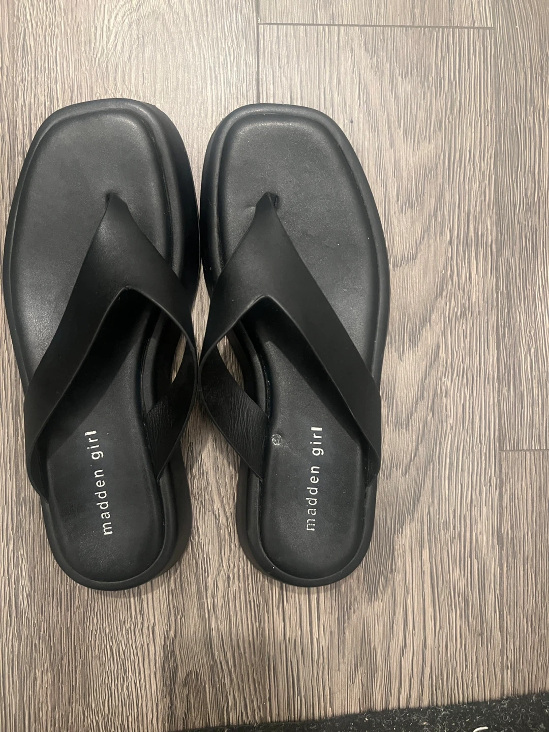 Madden Girl Black Thong Sandals - photo 2