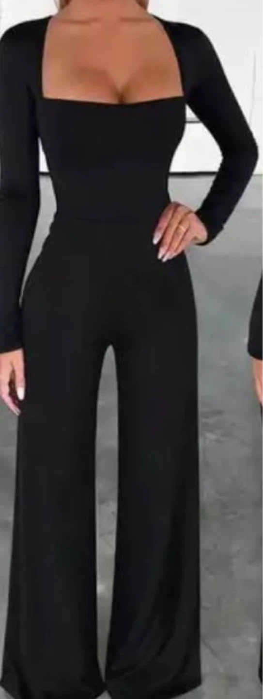 Black Long Sleeve SJumpsuit with tie up back. Size large - photo 2