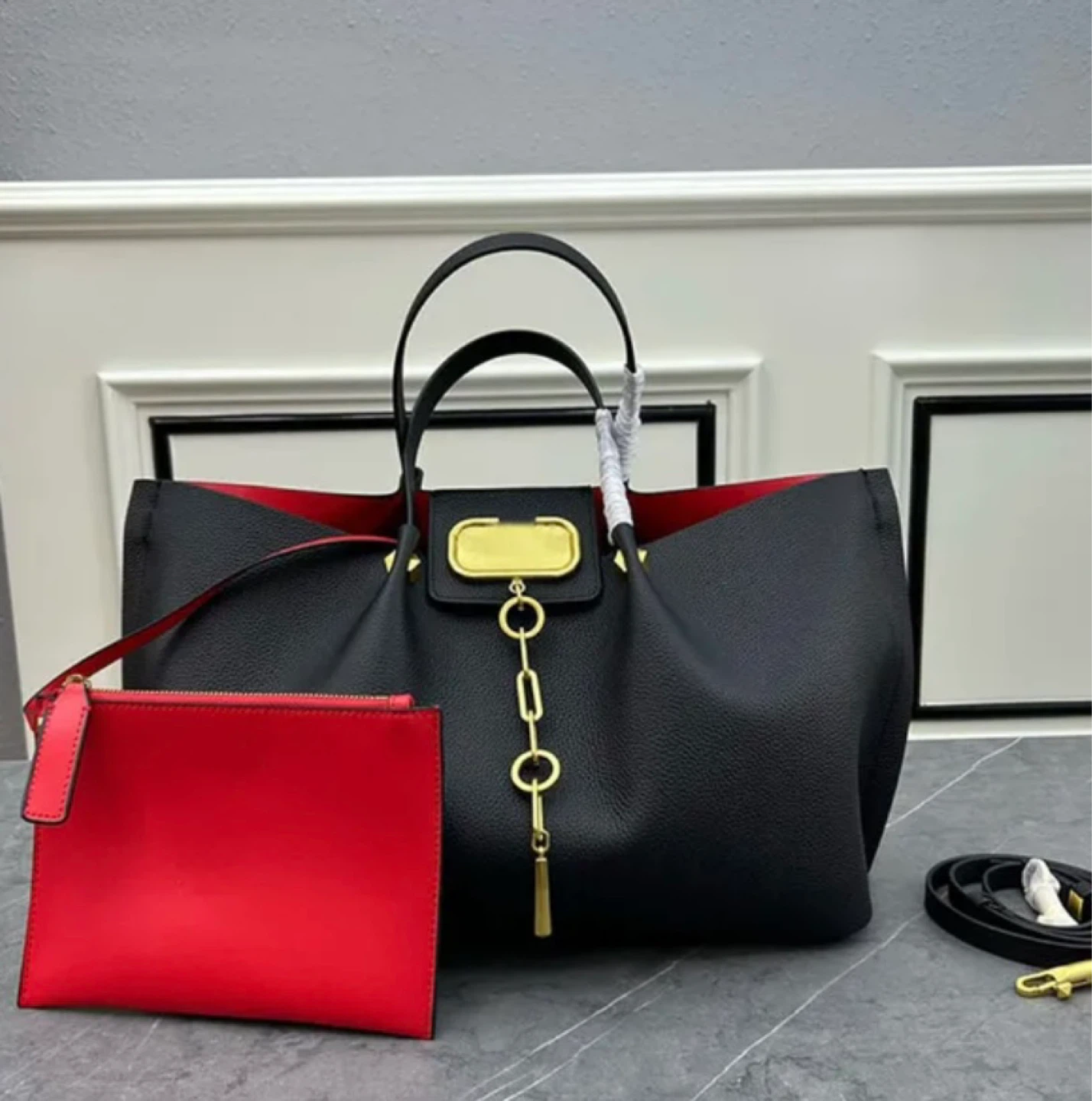 Valentino Garavani Black Leather Tote Bag with Red Pouch - photo 4