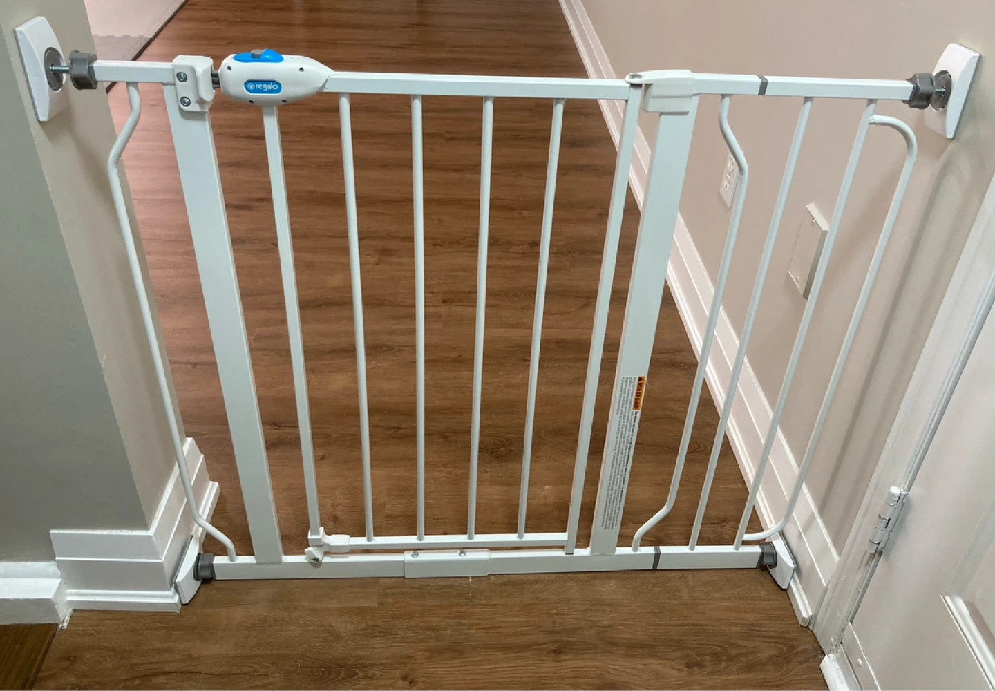 Baby gate and wall protector set