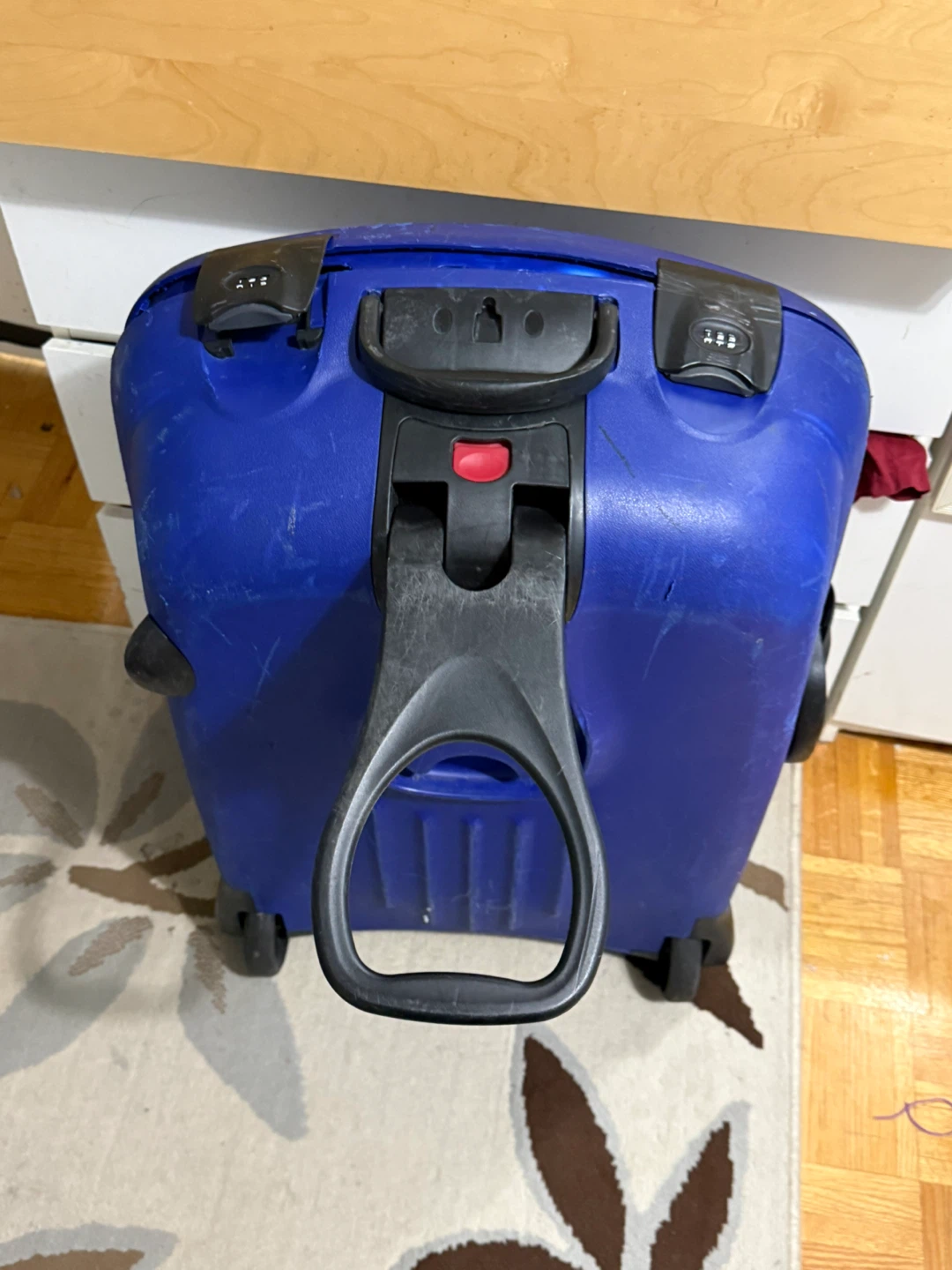 30 inch Blue Hard Shell Rolling Suitcase $15 - photo 2