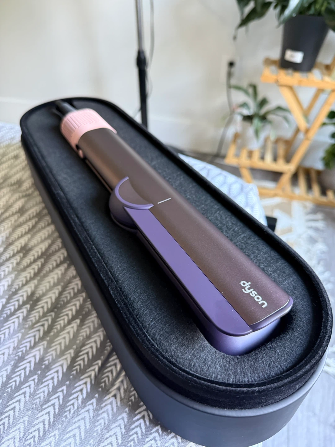 Dyson Airstrait Straightener – Excellent Condition! - photo 2