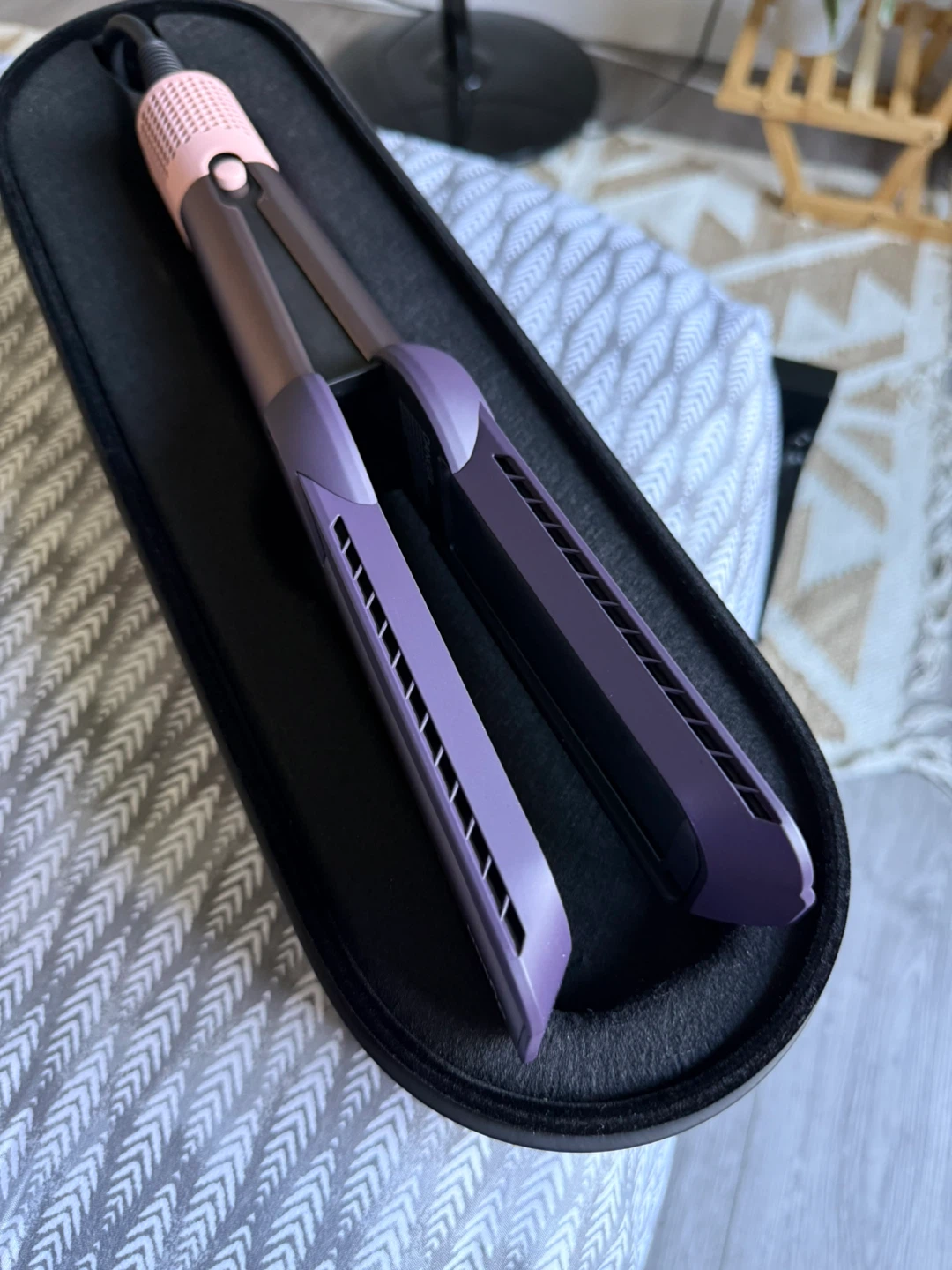 Dyson Airstrait Straightener – Excellent Condition! - photo 4