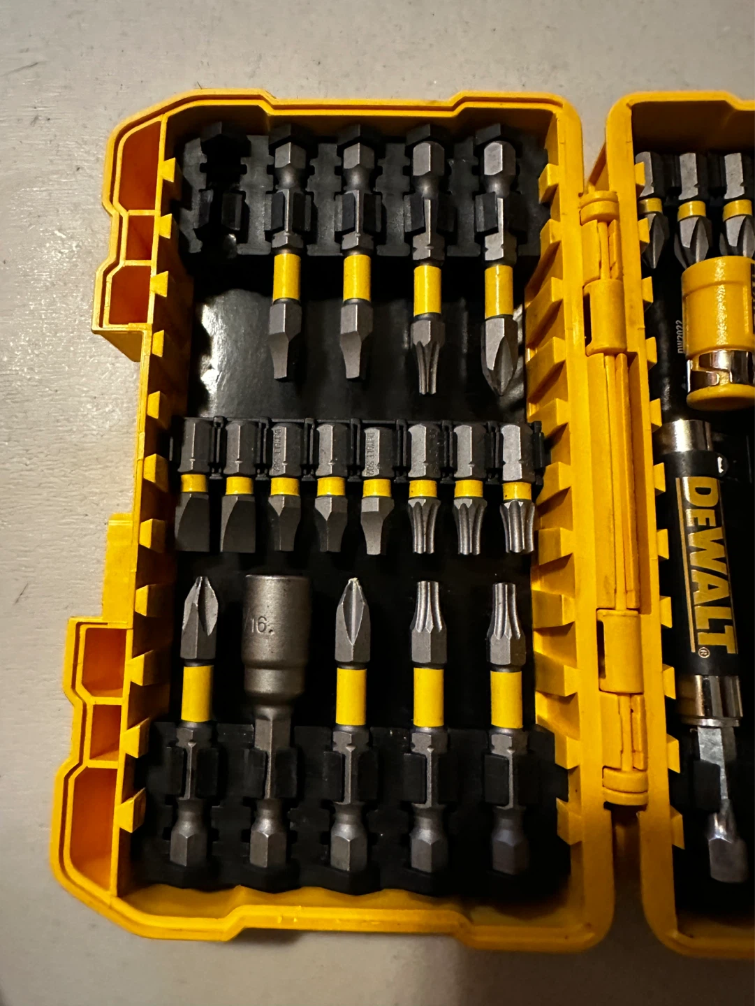 DEWALT MAXFIT 32-Piece Screw Driving Bit Set with Case - photo 4