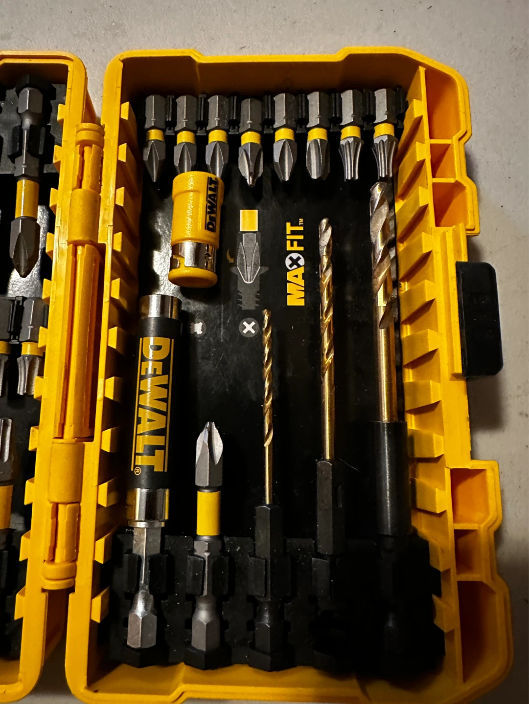 DEWALT MAXFIT 32-Piece Screw Driving Bit Set with Case