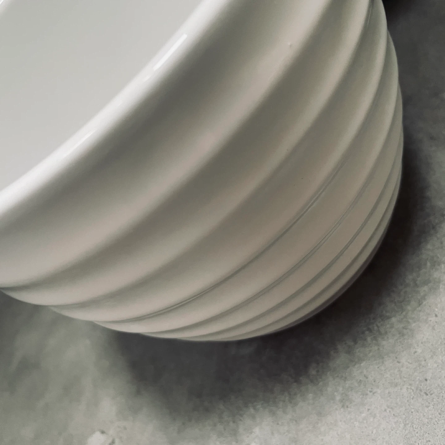 Set of 3 White Ceramic Planters - photo 2