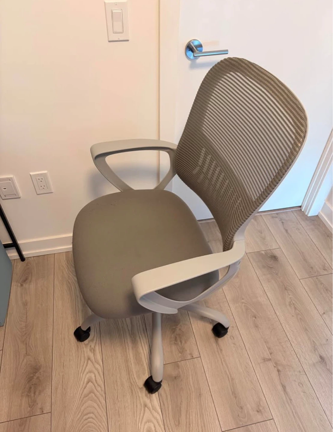 Grey High Quality Desk +  Office Chair - photo 3