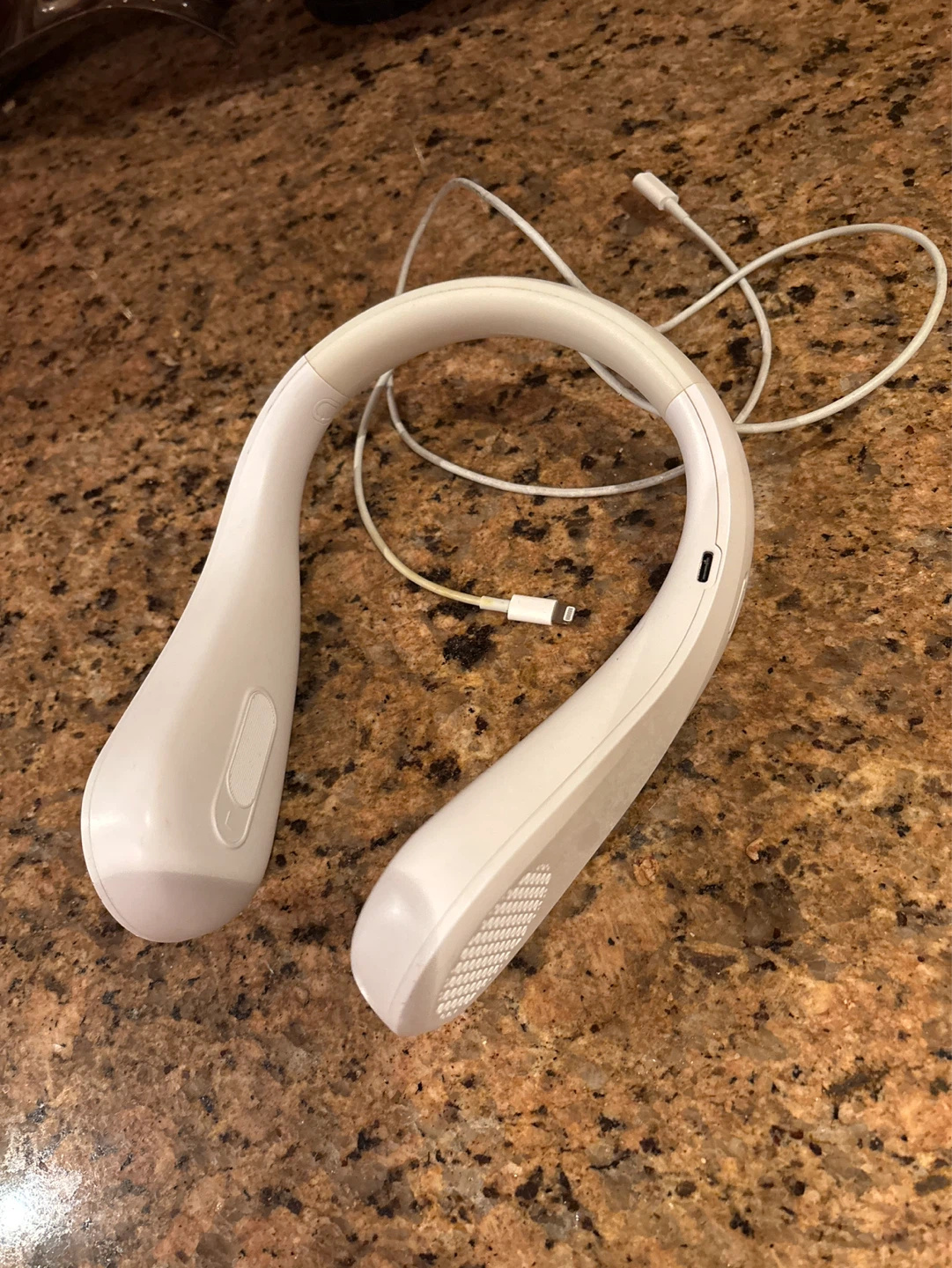 White Neck Fan with Charging Cable (Broadview/Dundas)