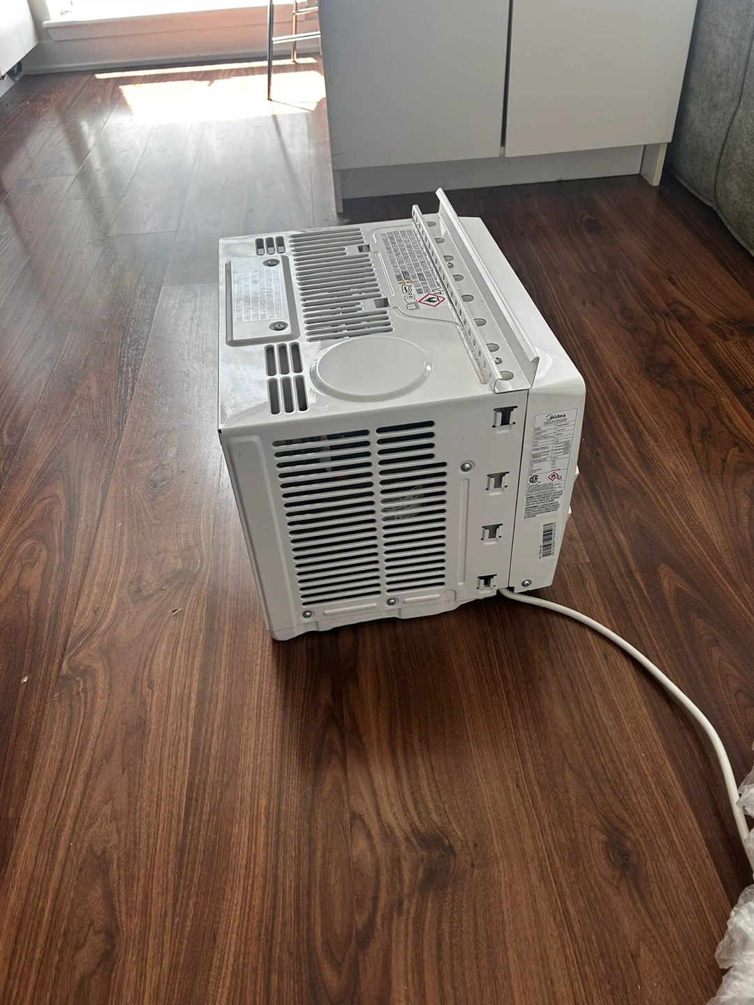 Midea Window Air Conditioner - photo 2