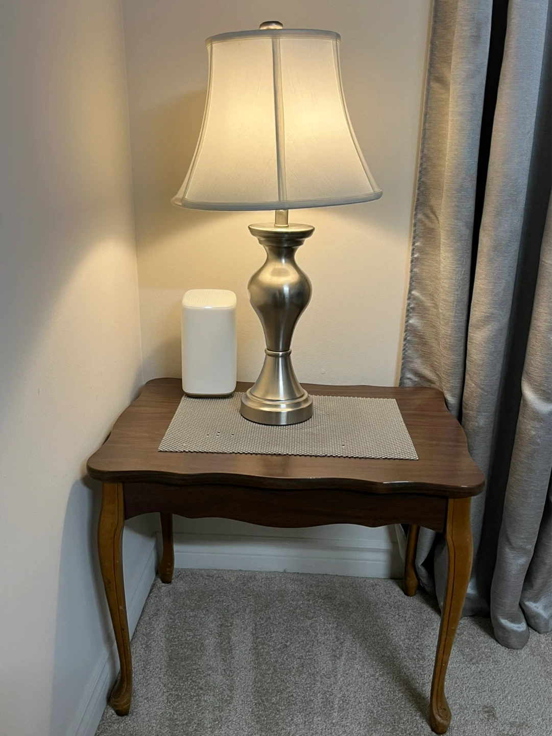 [Moving Sale]  lamps ($10) / Table lamp ($30) / Wood table ($30)