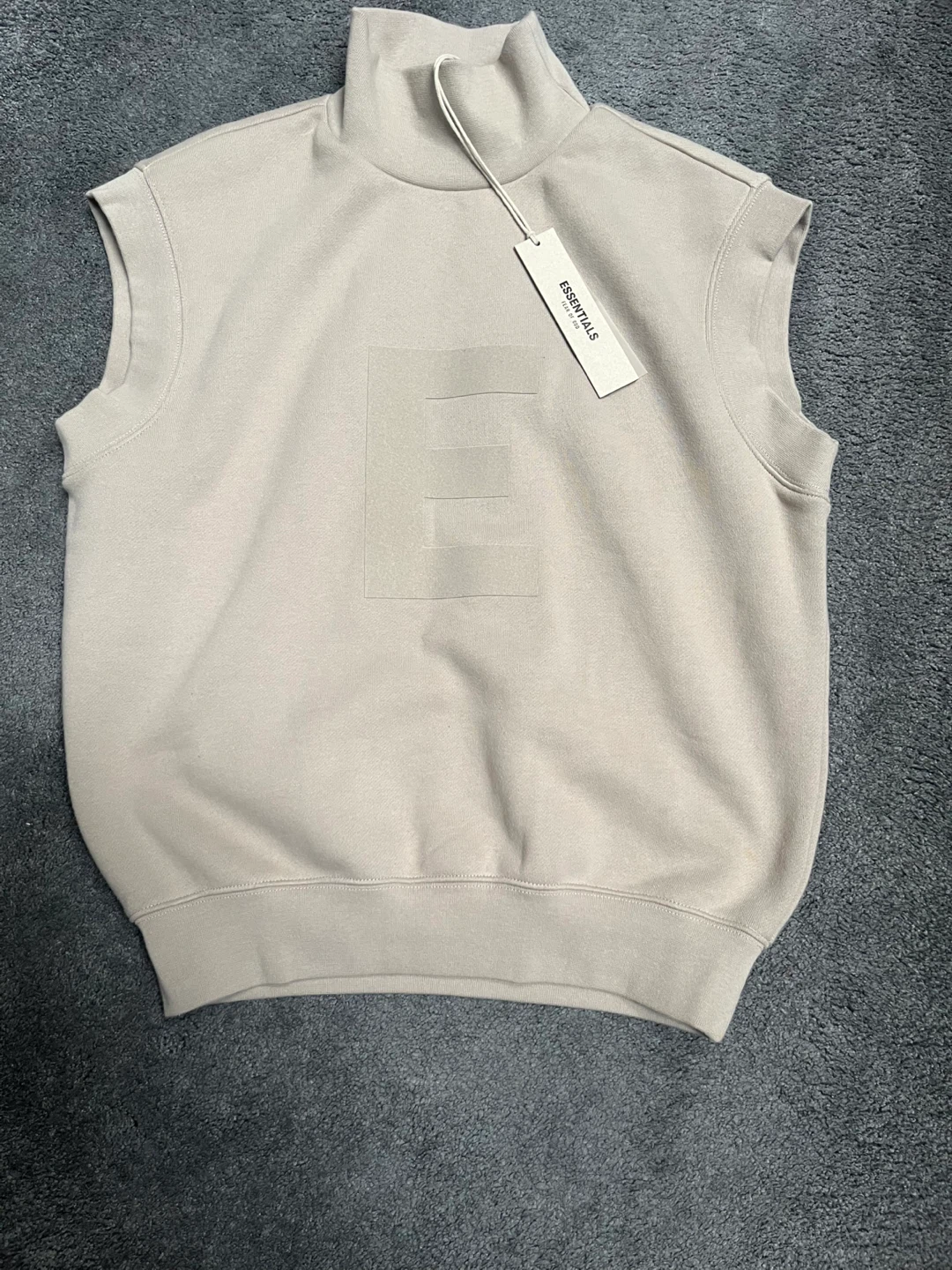 ESSENTIALS Fear of God Mock Neck Sleeveless Sweatshirt - photo 4