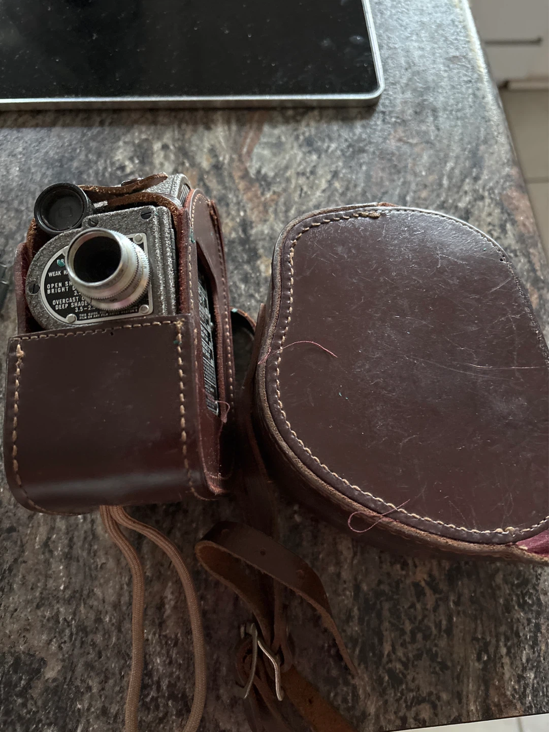 Revere Eight Model 88 Camera with Leather Case - photo 2