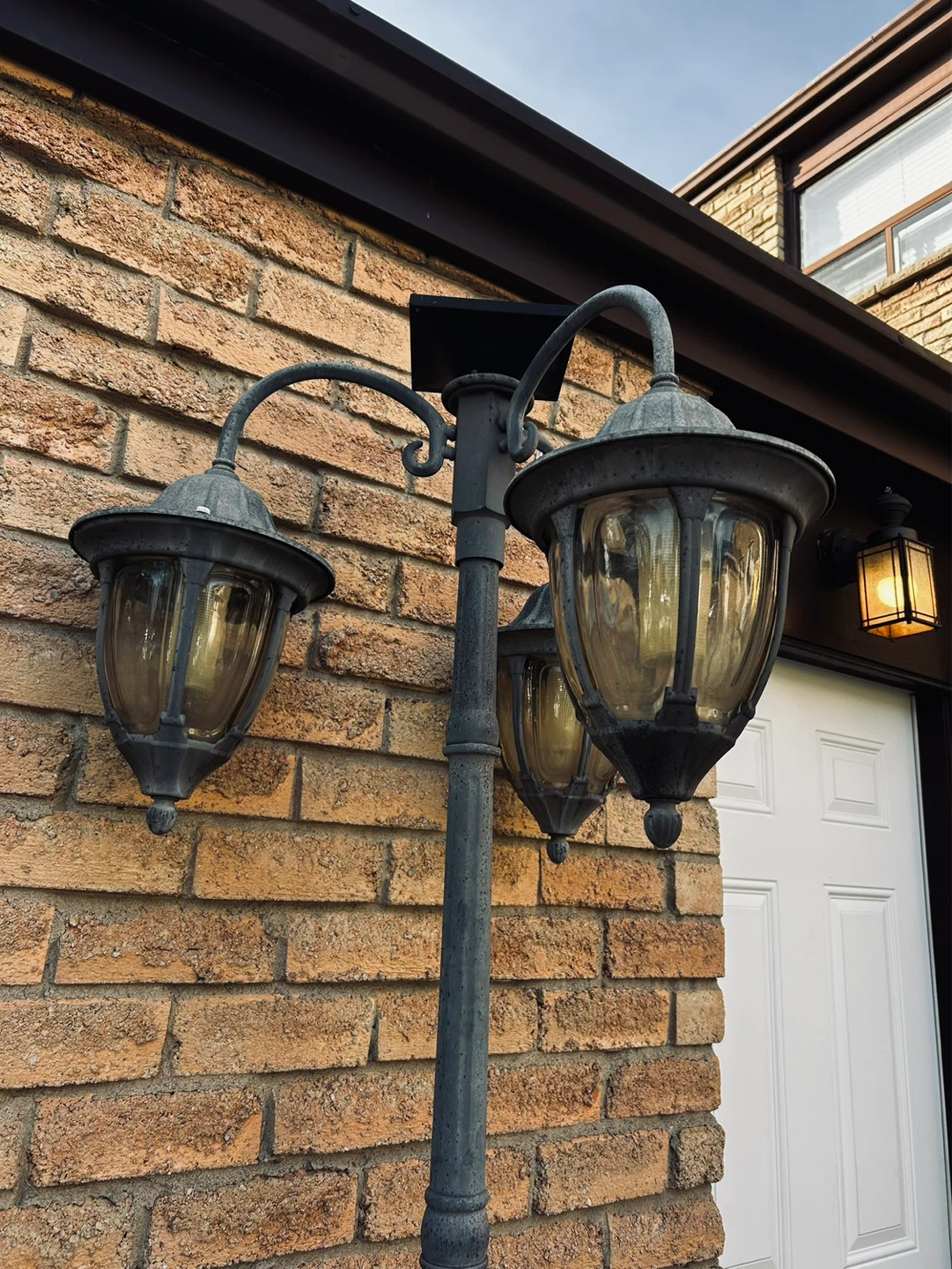 Outdoor solar lamp post with 3 lights - photo 2