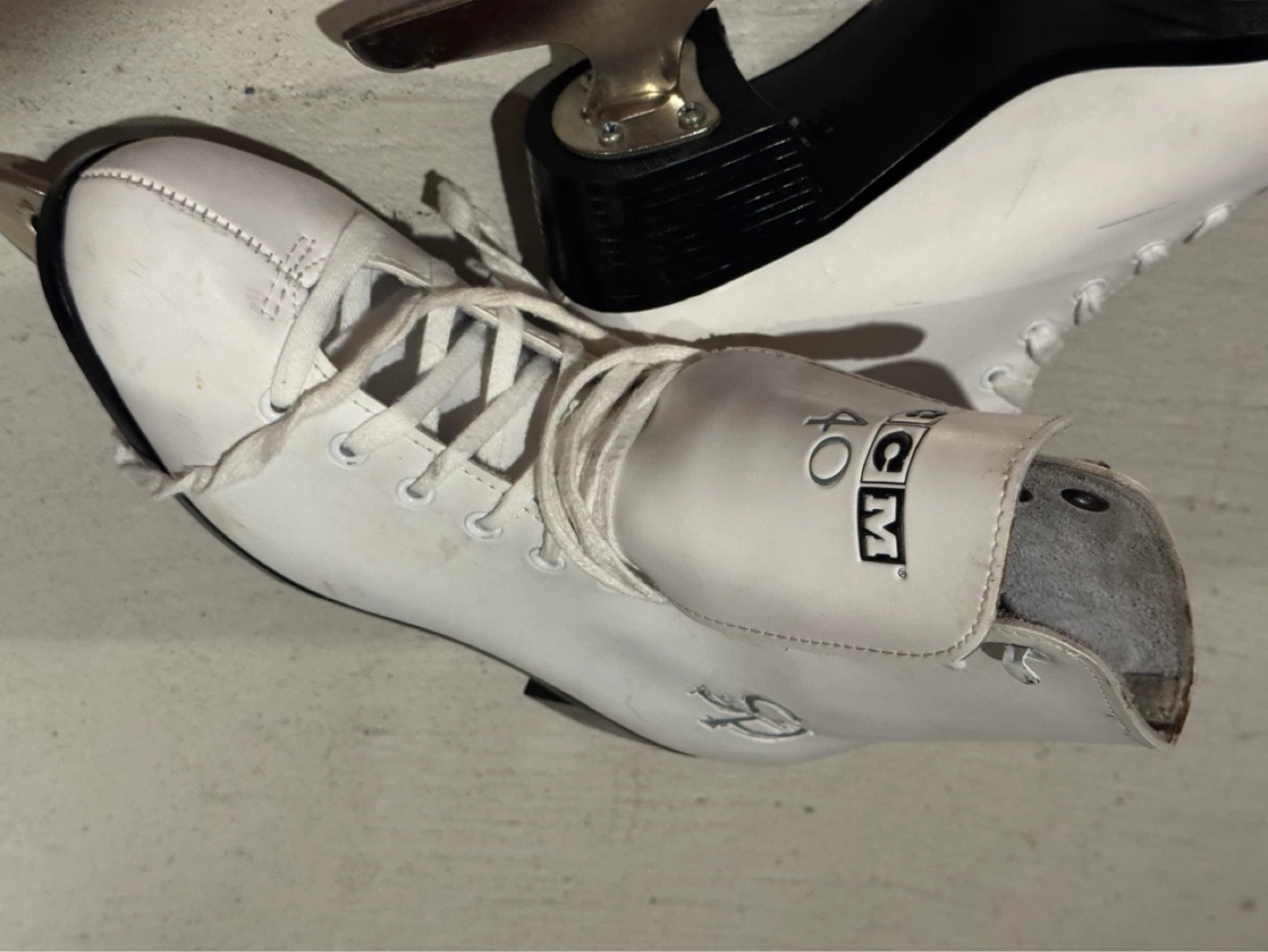 CCM Figure Skates Size 8 - photo 2
