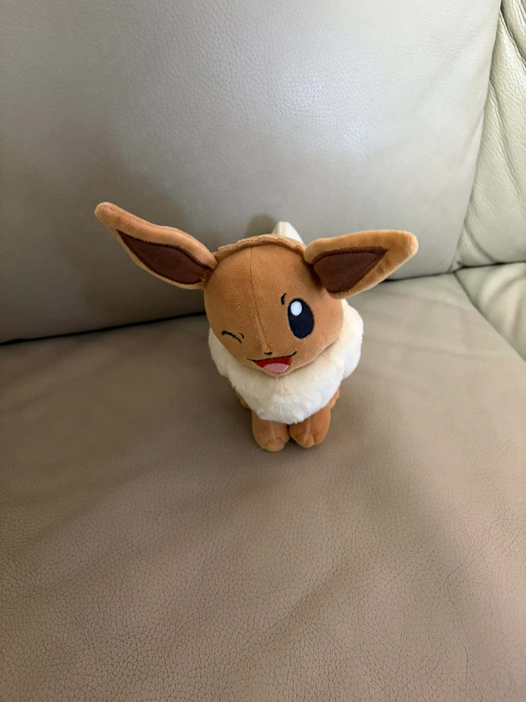 Pokémon Winking Eevee plush by Jazwares