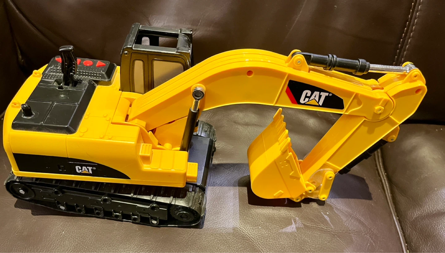 CAT Excavator Toy - photo 2