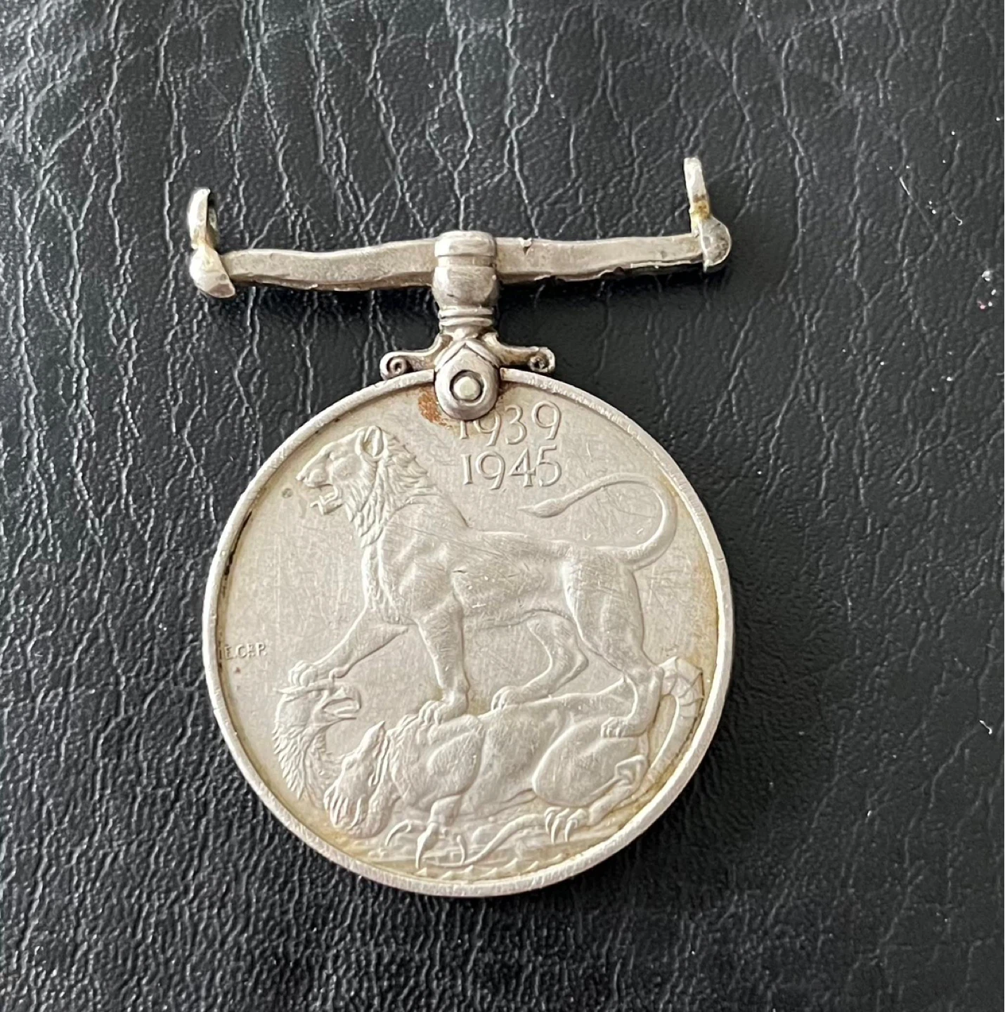 Vintage WW-2 1939-1945 War Medal - photo 2
