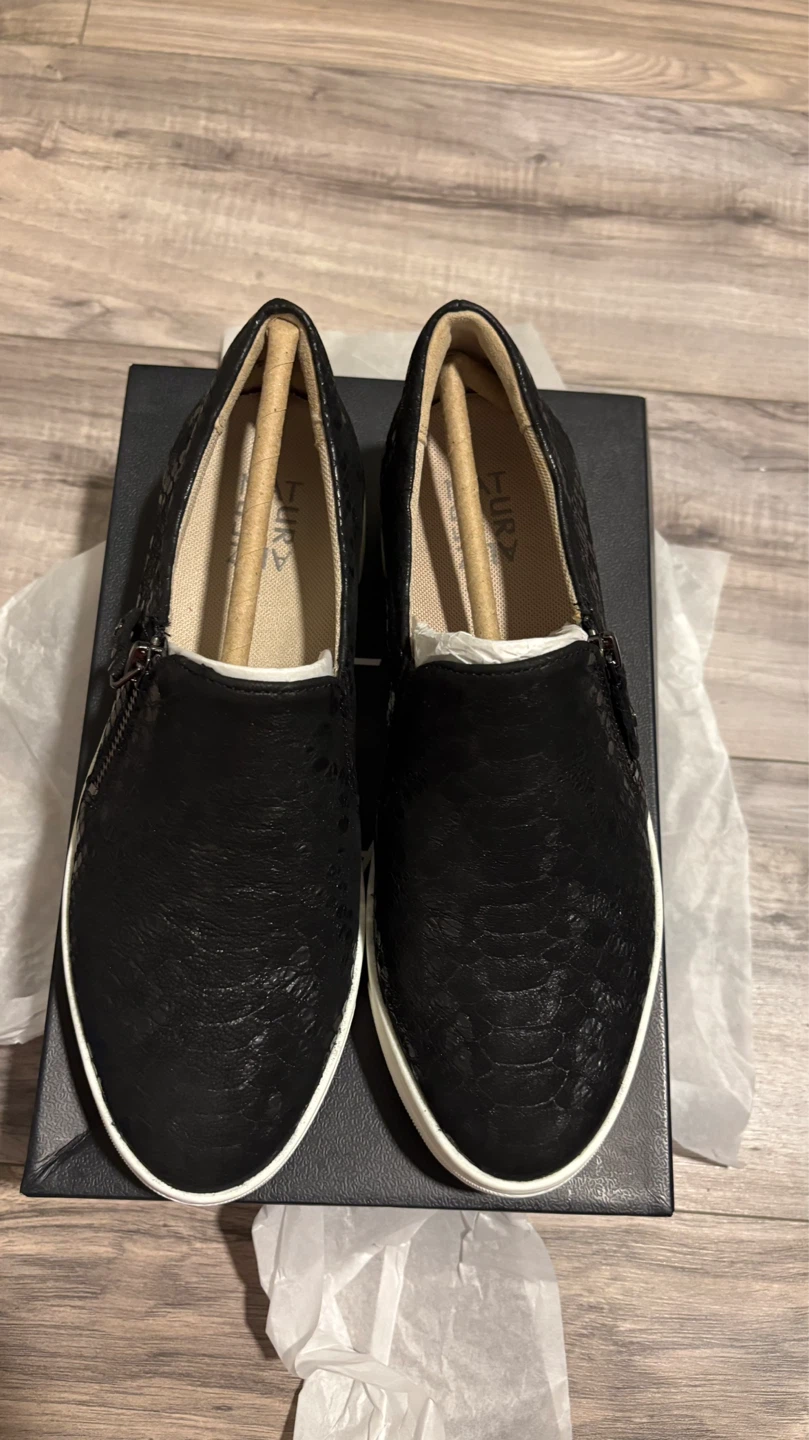 Brand New Naturalizer Black Leather Slip-On Sneakers - photo 3