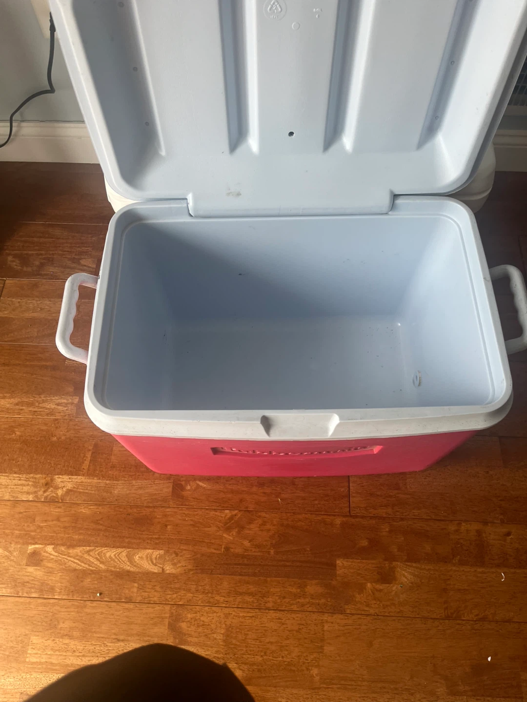 Rubbermaid Cooler - photo 2