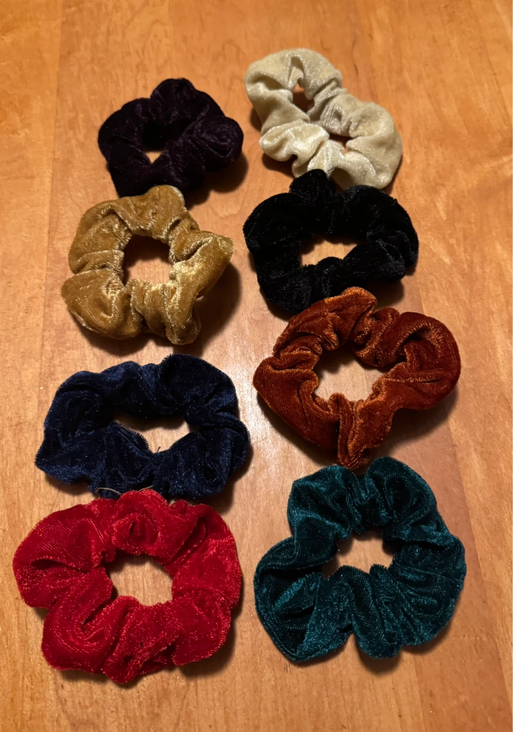 8 pcs.    Hair scrunchies