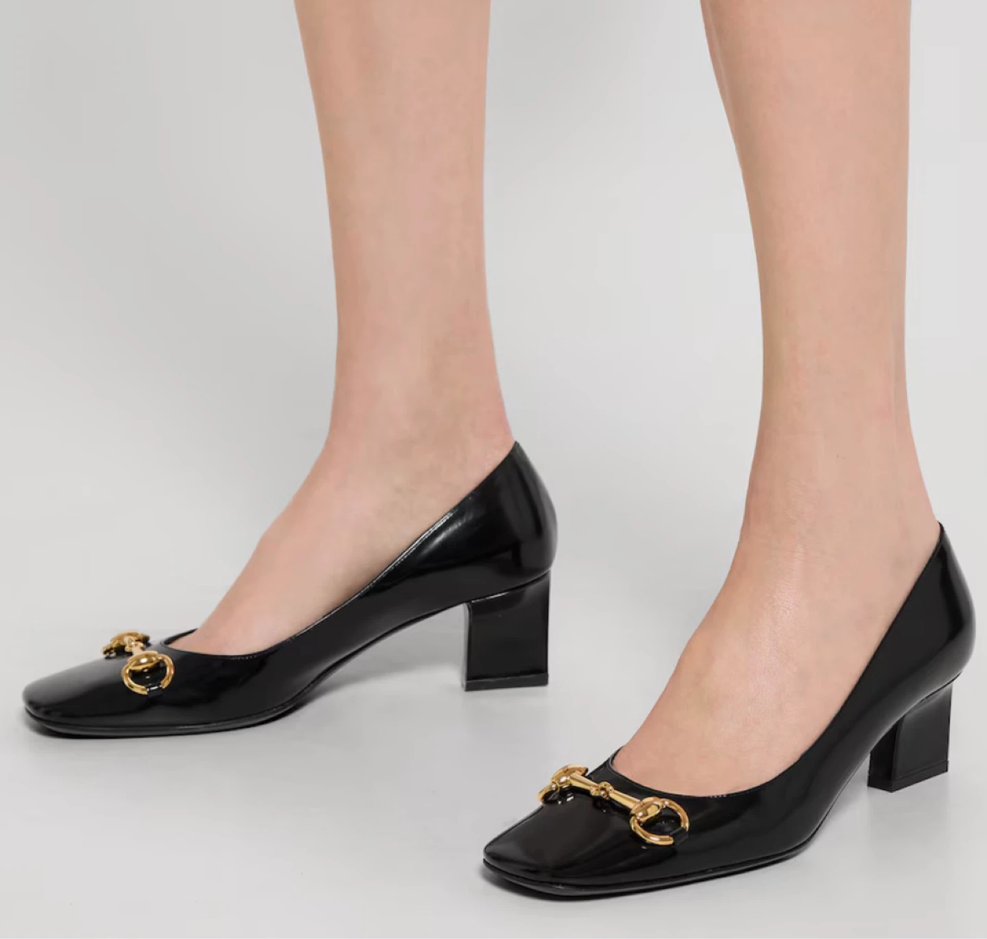 Black patent leather pumps with gold horsebit detail - photo 3