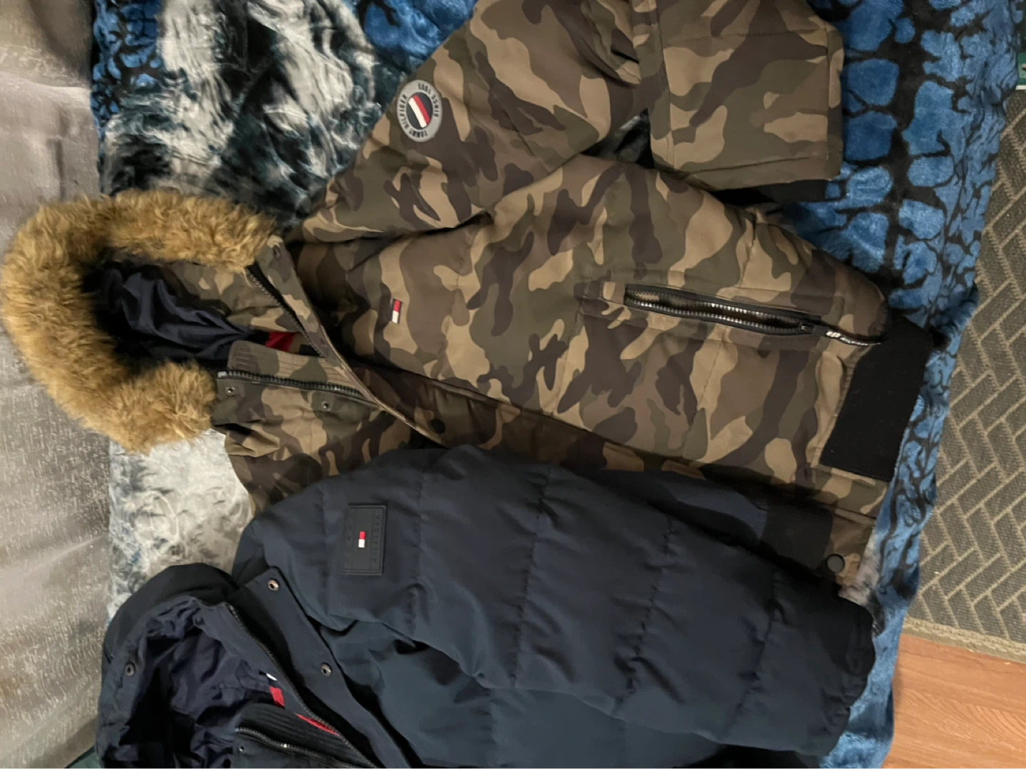 Tommy Hilfiger Puffer Jackets - Navy & Camo - photo 2