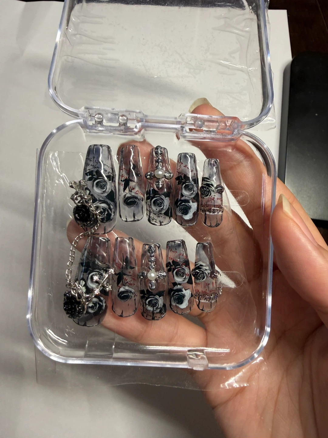 Gothic Rose Press-On Nails with Charms - photo 2