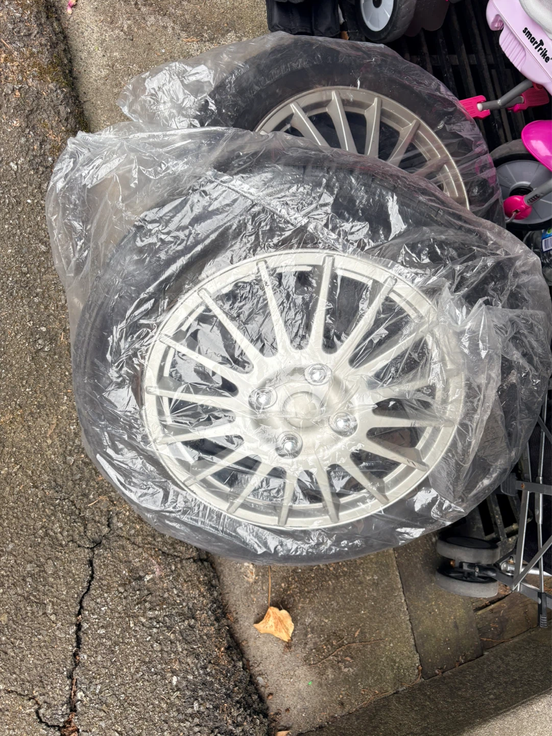 4 Winter tires  with wheel cap and hap cap205/ 55R 16.910 - photo 3