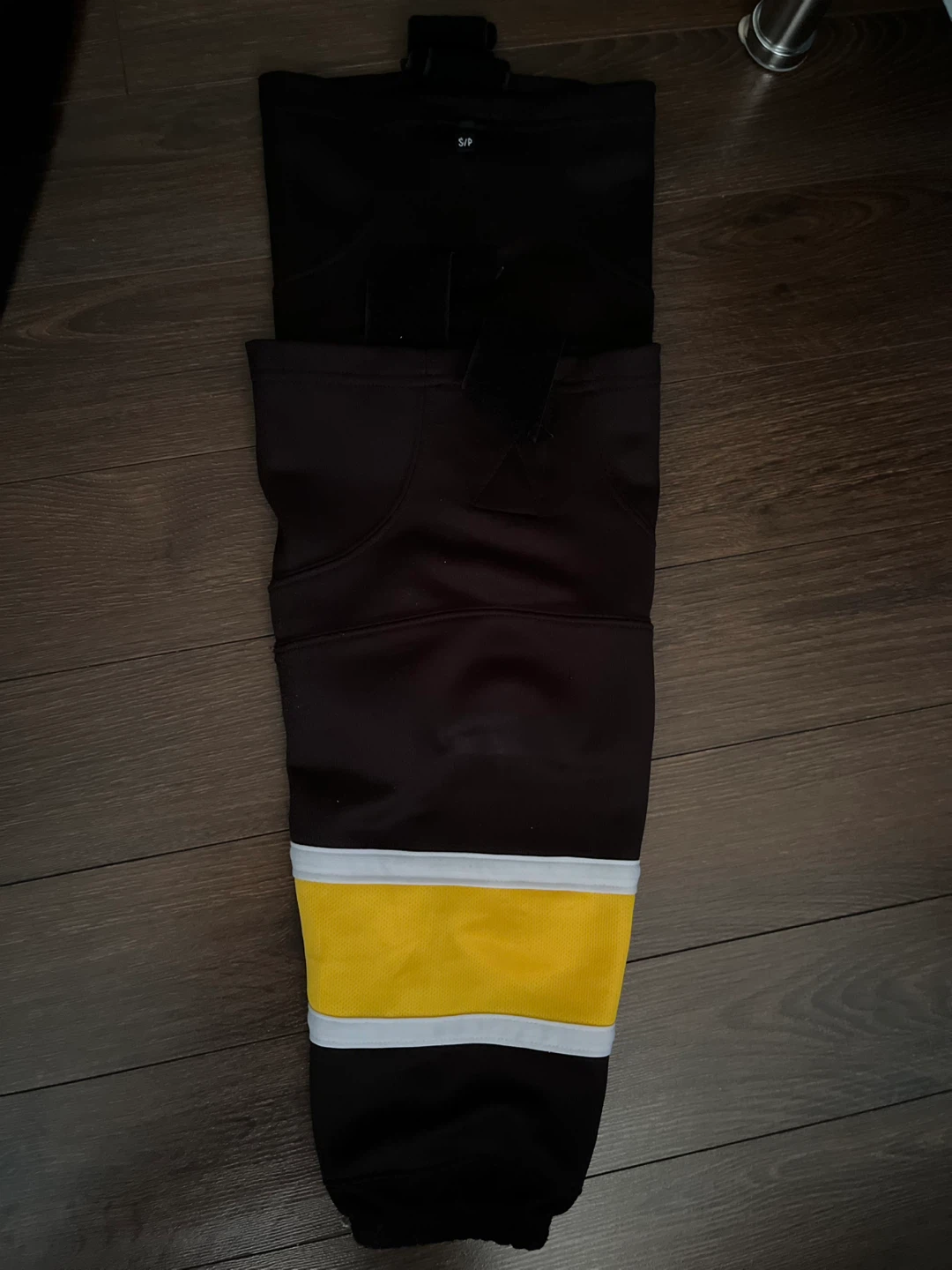 Hockey Socks - Assorted Colours, and shin pads - photo 2