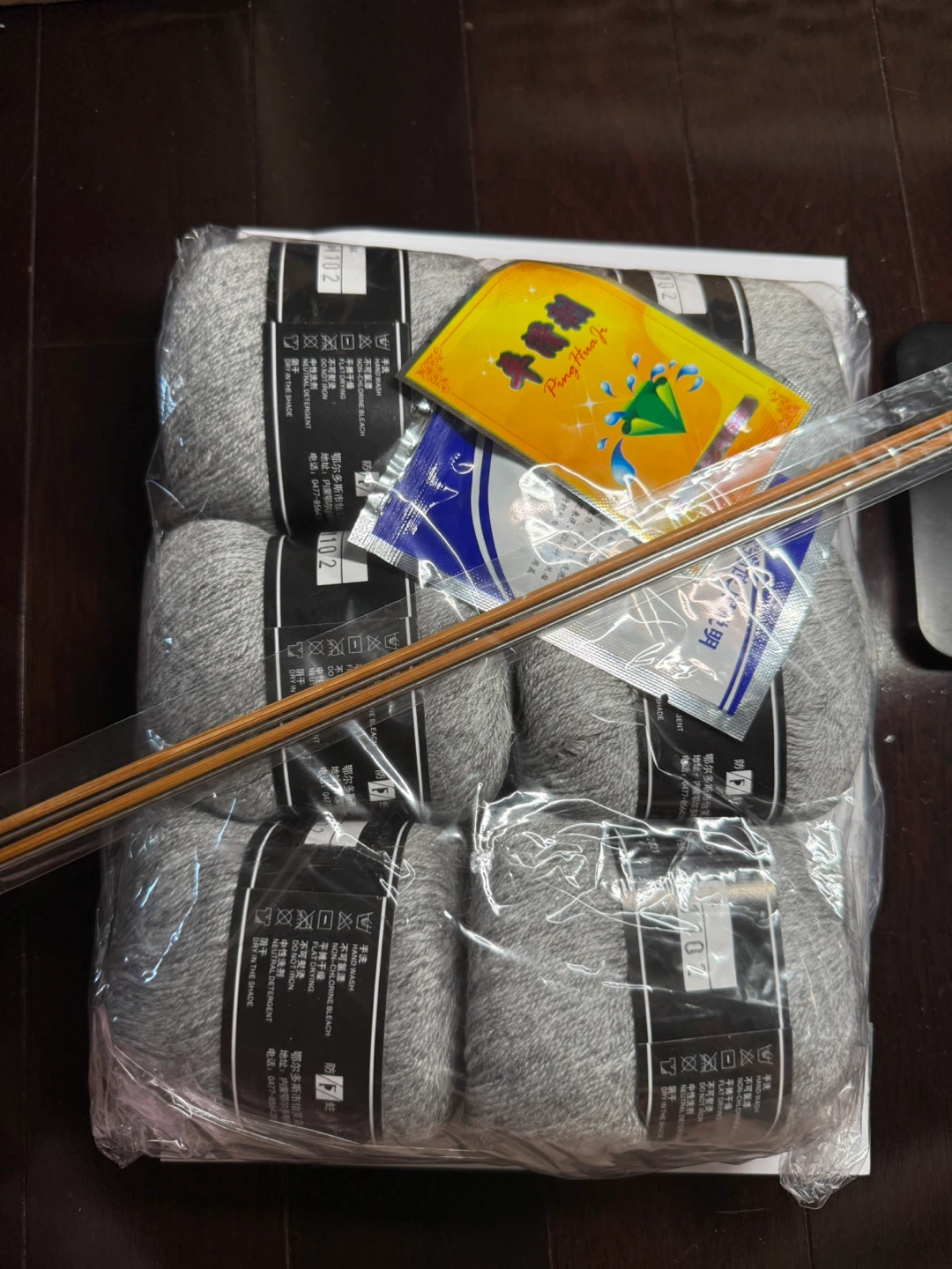 6 Skeins Grey Yarn with Knitting Needles