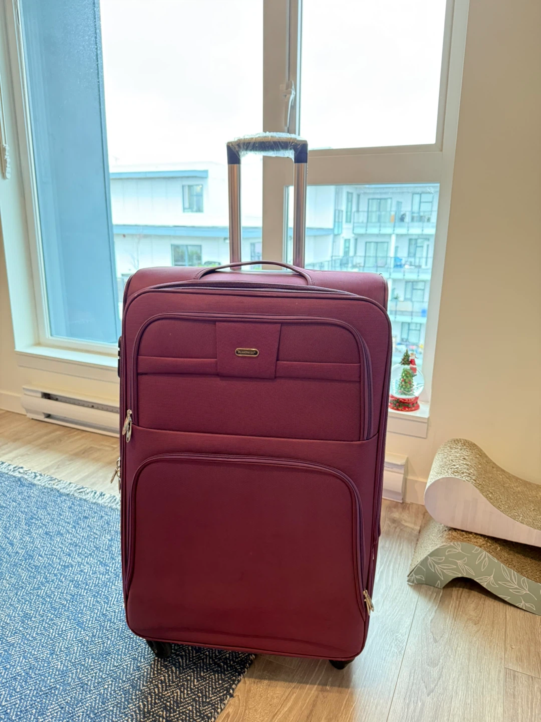 Canadian Traveler Burgundy Hard-shell Suitcase
