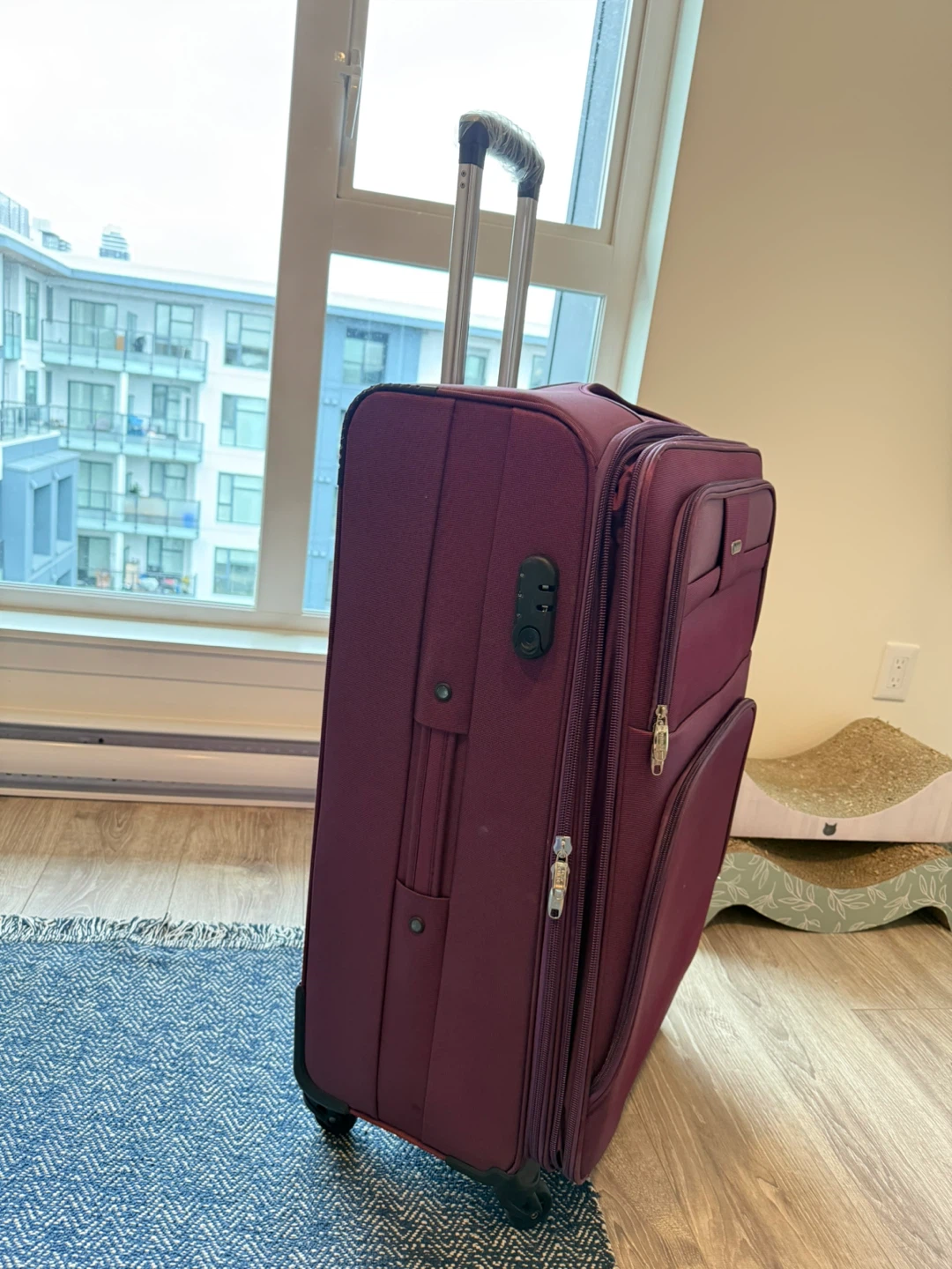 Canadian Traveler Burgundy Hard-shell Suitcase - photo 2