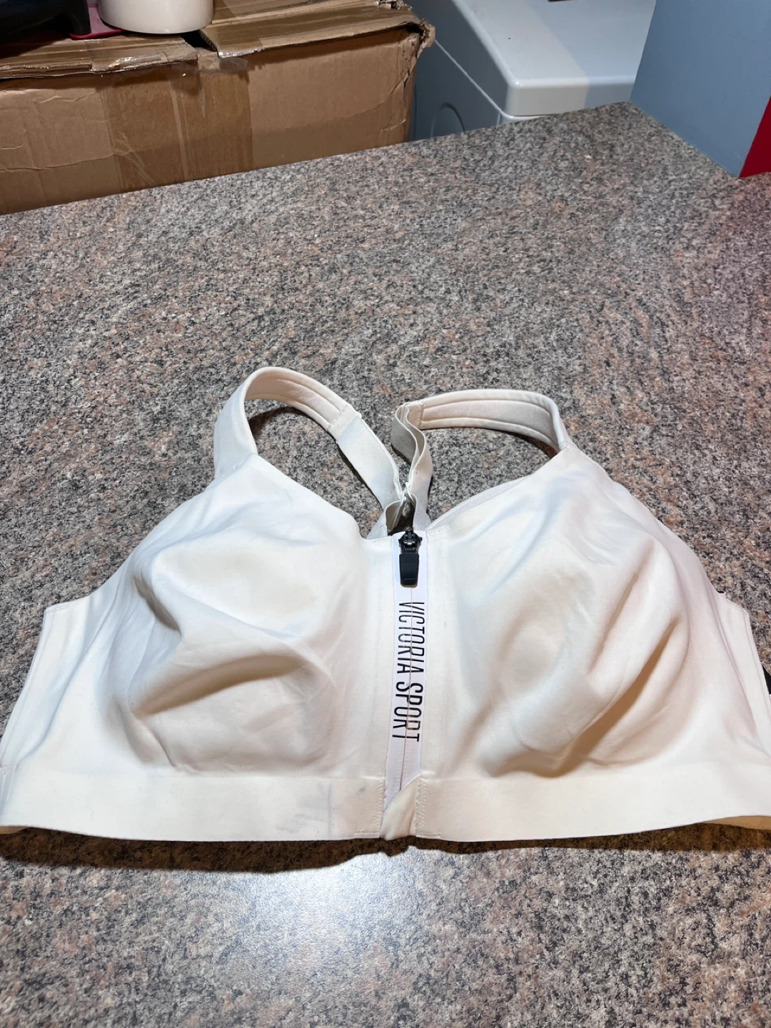 Victoria Sport Maximum Support Sports Bra