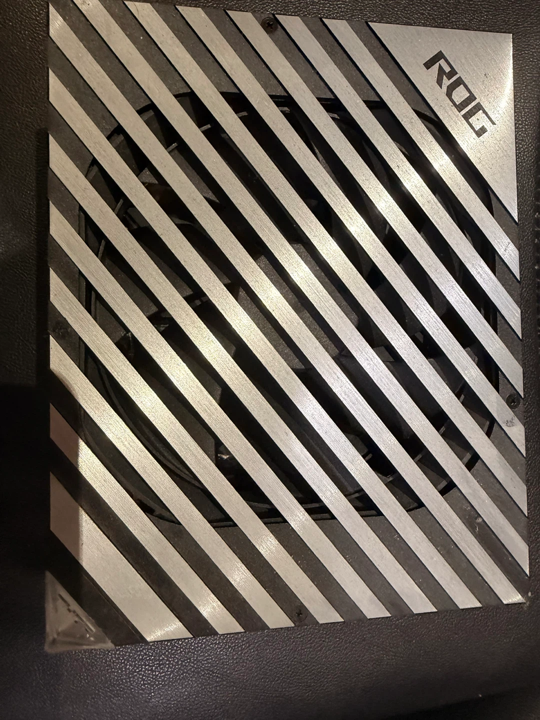 ASUS ROG Thor 1600W Titanium Power Supply - photo 2
