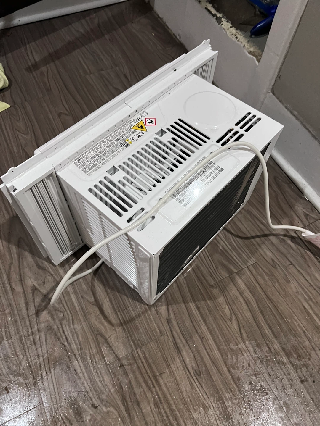 Amazon Basics Window Air Conditioner - photo 4