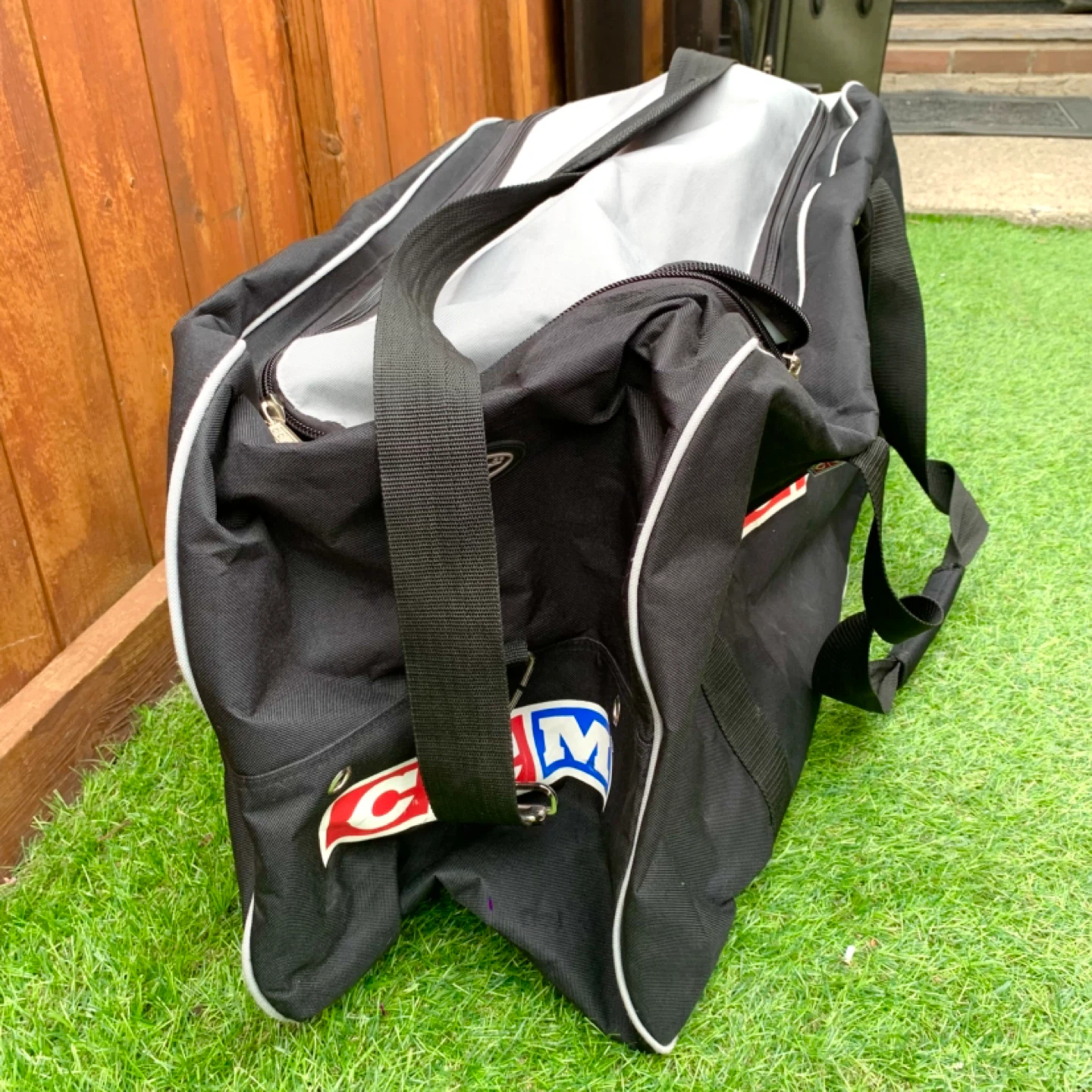 CCM Hockey Bag Duffel Bag Equipment Bag Sports Gear Carrier - photo 4